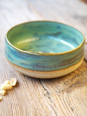 Preview: handgetöpferte Bowl Keramik Schale für Müsli, Suppe oder Salat in türkisblau beige natur